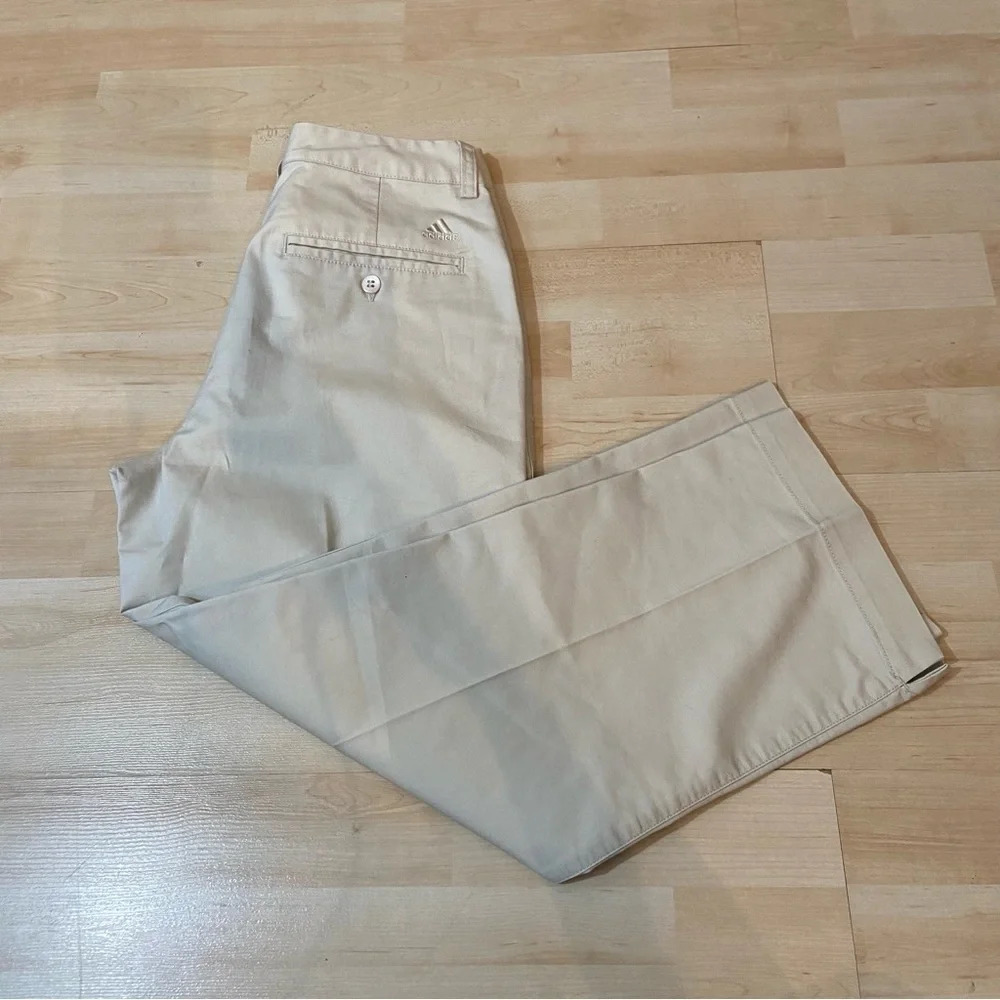 Adidas women’s khaki‎ lightweight athletic  golf stretch capri pants in size 2